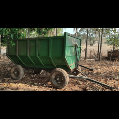 CARRETA BASCULANTE PARA TRATORES COR VERDE