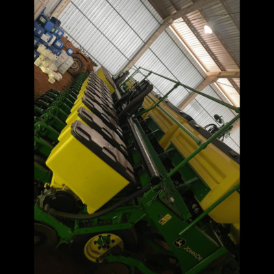 LOTE 158 – PLANTADEIRA JOHN DEERE 1111