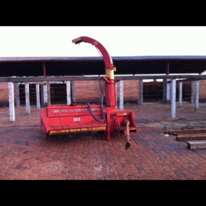 LOTE 168 - FORRAGEIRA DE CAPIM CAPIMENTA 1500PR