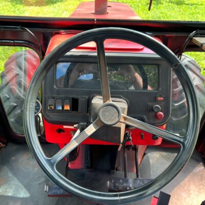 LOTE 189 – MASSEY FERGUSON 650 CABINADO 4X4 ANO 2001