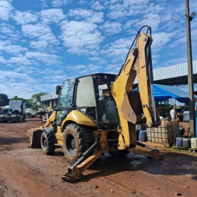 RETROESCAVADEIRA CATERPILLAR 416E ANO 2013