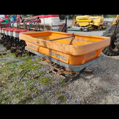 DISTRIBUIDOR DE ADUBOS VALTRA BDF 1300