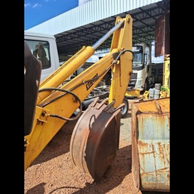 PÁ CARREGADEIRA CATERPILLAR 930T