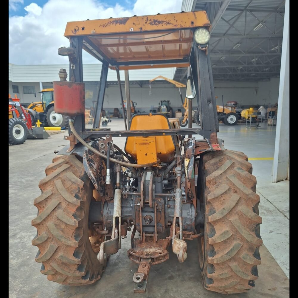 TRATOR VALTRA BF 75 4X4 - PLATAFORMADO - Imagem 8