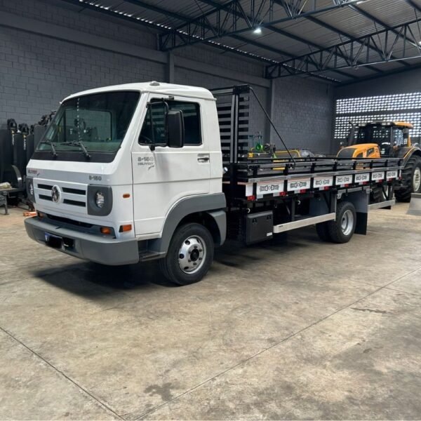Caminhão Volkswagen 8150 Plus Delivery 2011