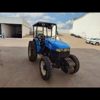 TRATOR NEW HOLLAND TT 3880 4X4 – PLATAFORMADO