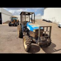 TRATOR NEW HOLLAND TT 3880 4X4 - PLATAFORMADO - Imagem 3