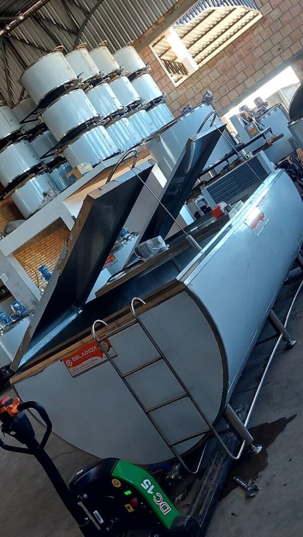 Tanque Resfriador de Leite Meia Cana Gelainox 3000L